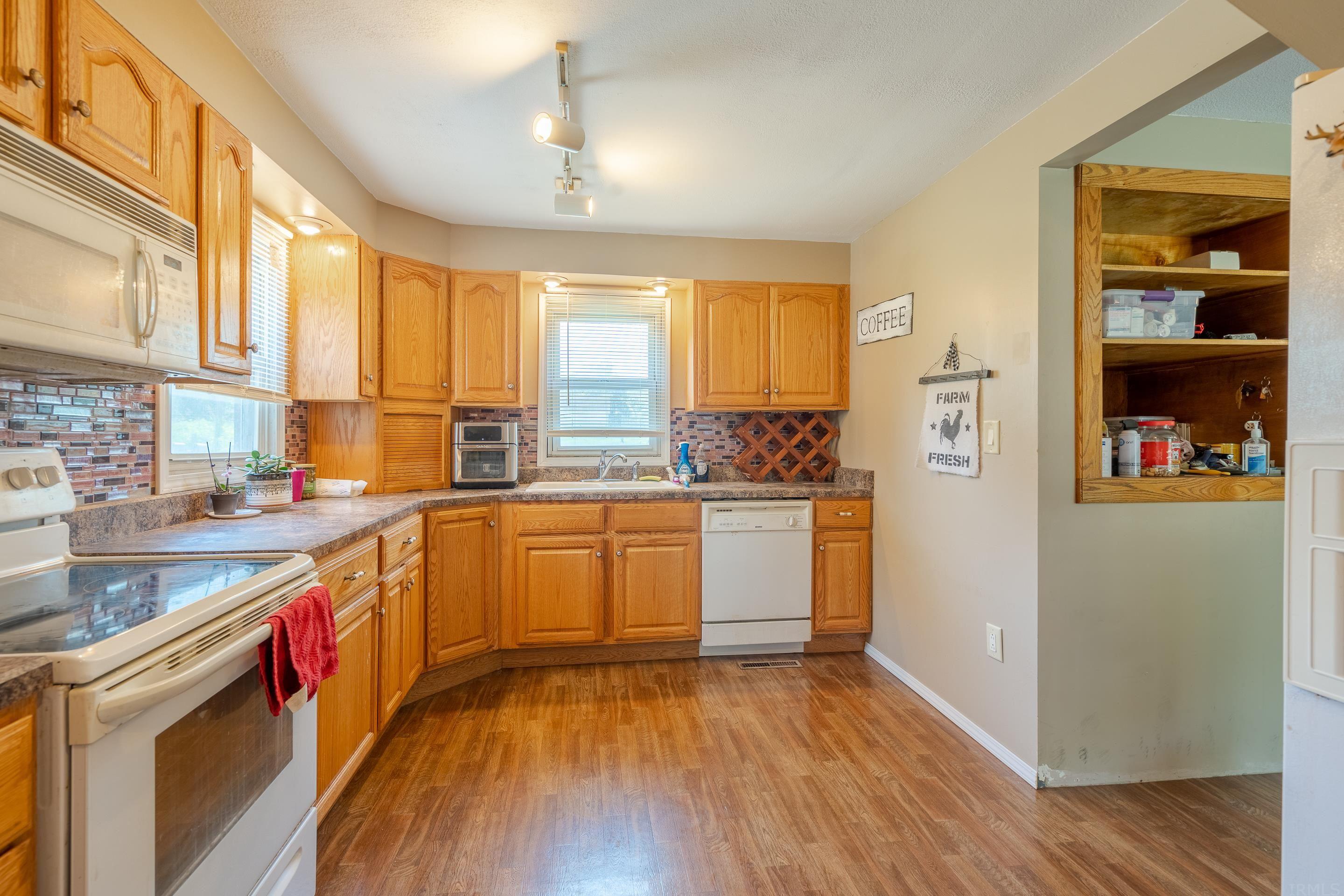 988 Maple Grove Road Boonville, IN 47601 - Photo 4 of 36 Gallery Image 4