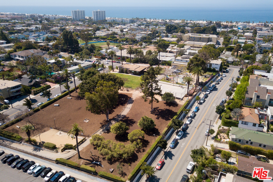 631 Strand Street, Unit 2 Santa Monica, CA 90405 - Photo 25 of 30 an aerial view of multiple house