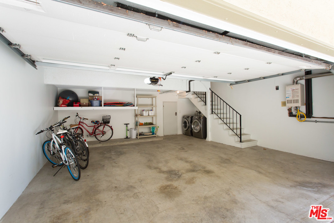 631 Strand Street, Unit 2 Santa Monica, CA 90405 - Photo 29 of 30 a view of a garage with table