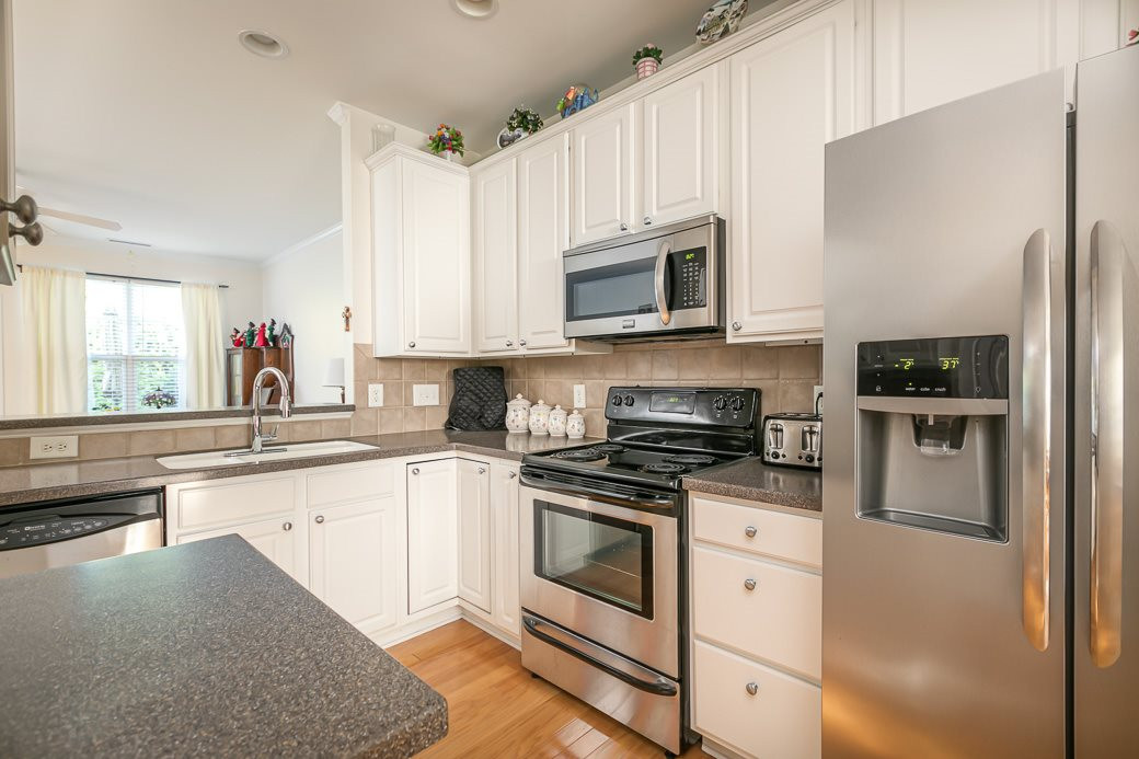 Continuous hardwood floors lead into the kitchen. Kitchen