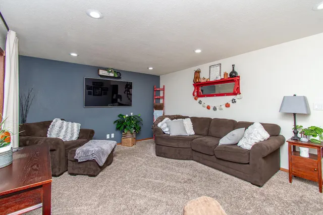 $342,500 | 706 Rensvold Boulevard, Moorhead, MN 56560