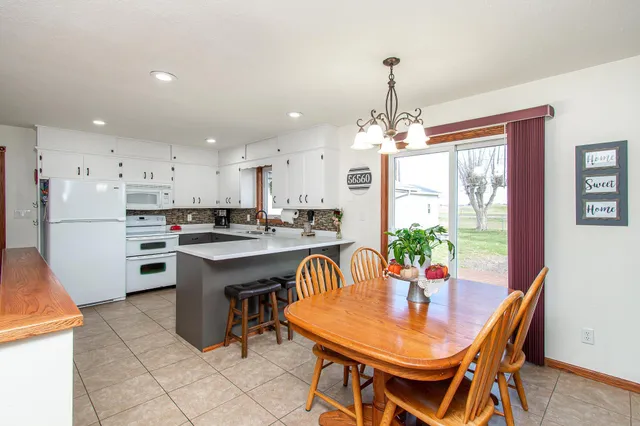 $342,500 | 706 Rensvold Boulevard, Moorhead, MN 56560