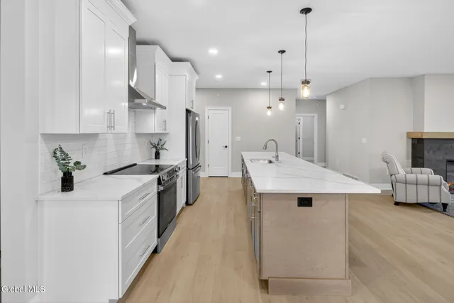 $469,900 | 607 Valley Pointe Drive, Niskayuna, NY 12309