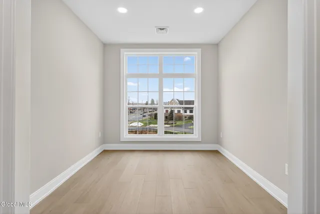 $469,900 | 607 Valley Pointe Drive, Niskayuna, NY 12309