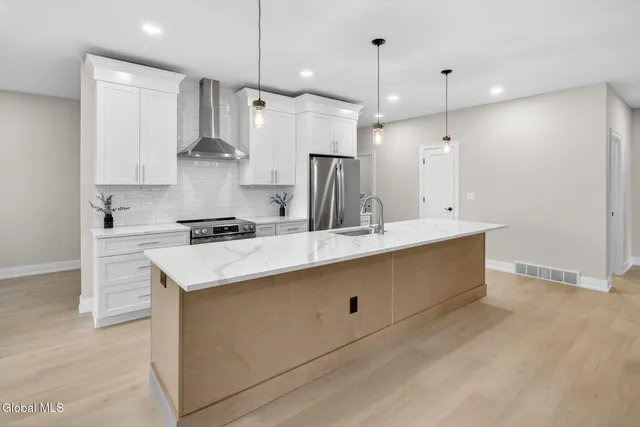 $469,900 | 607 Valley Pointe Drive, Niskayuna, NY 12309