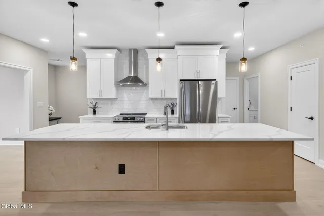 $469,900 | 607 Valley Pointe Drive, Niskayuna, NY 12309