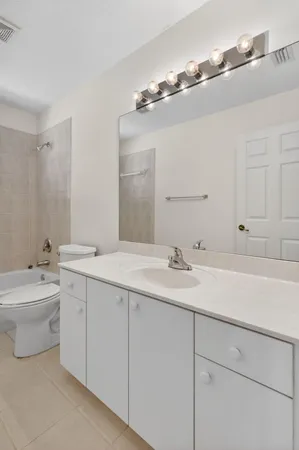 $625,000 | 1021 Southeast Westminster Place, Stuart, FL 34997
