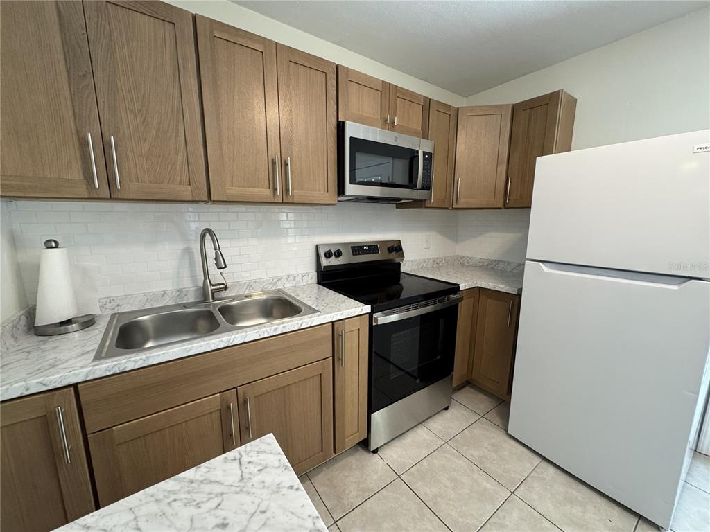 516 Laurel Road West Nokomis, FL 34275 - Photo 4 of 16 Gallery Image 4