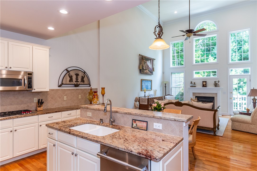 419 Albion Road, Unit 6 Lincoln, RI 02865 - Photo 3 of 49