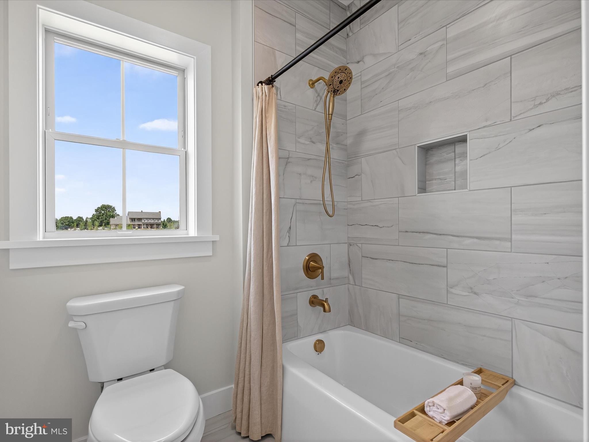 297 Sarsen Drive Lititz, PA 17543 - Photo 46 of 67 a bathroom with a toilet a sink and bathtub