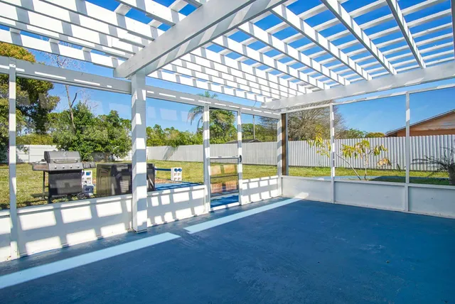 $319,900 | 2902 Essex Drive, Fort Pierce, FL 34946