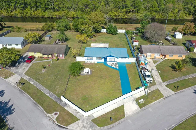 $319,900 | 2902 Essex Drive, Fort Pierce, FL 34946