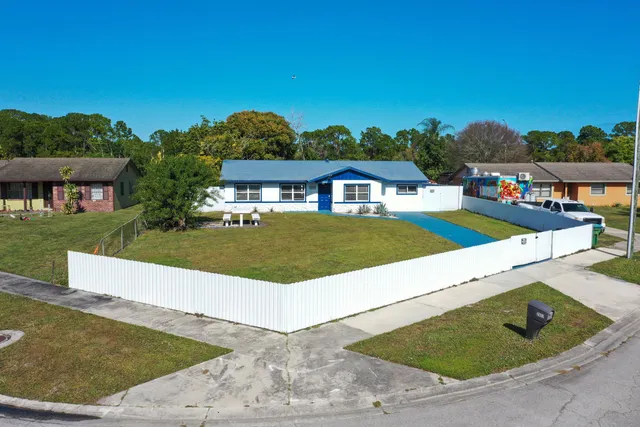 $319,900 | 2902 Essex Drive, Fort Pierce, FL 34946