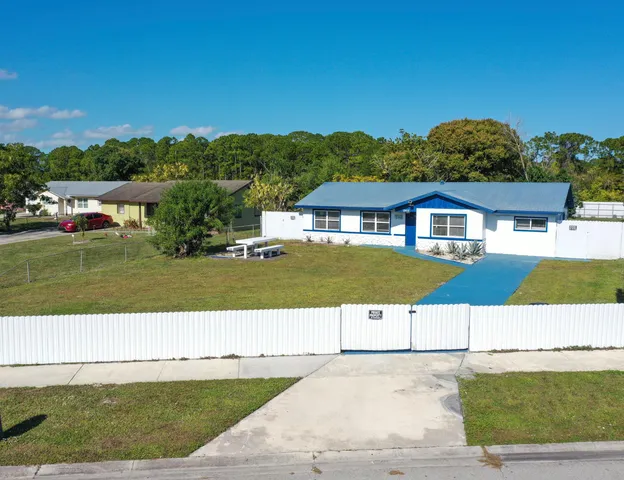 $319,900 | 2902 Essex Drive, Fort Pierce, FL 34946