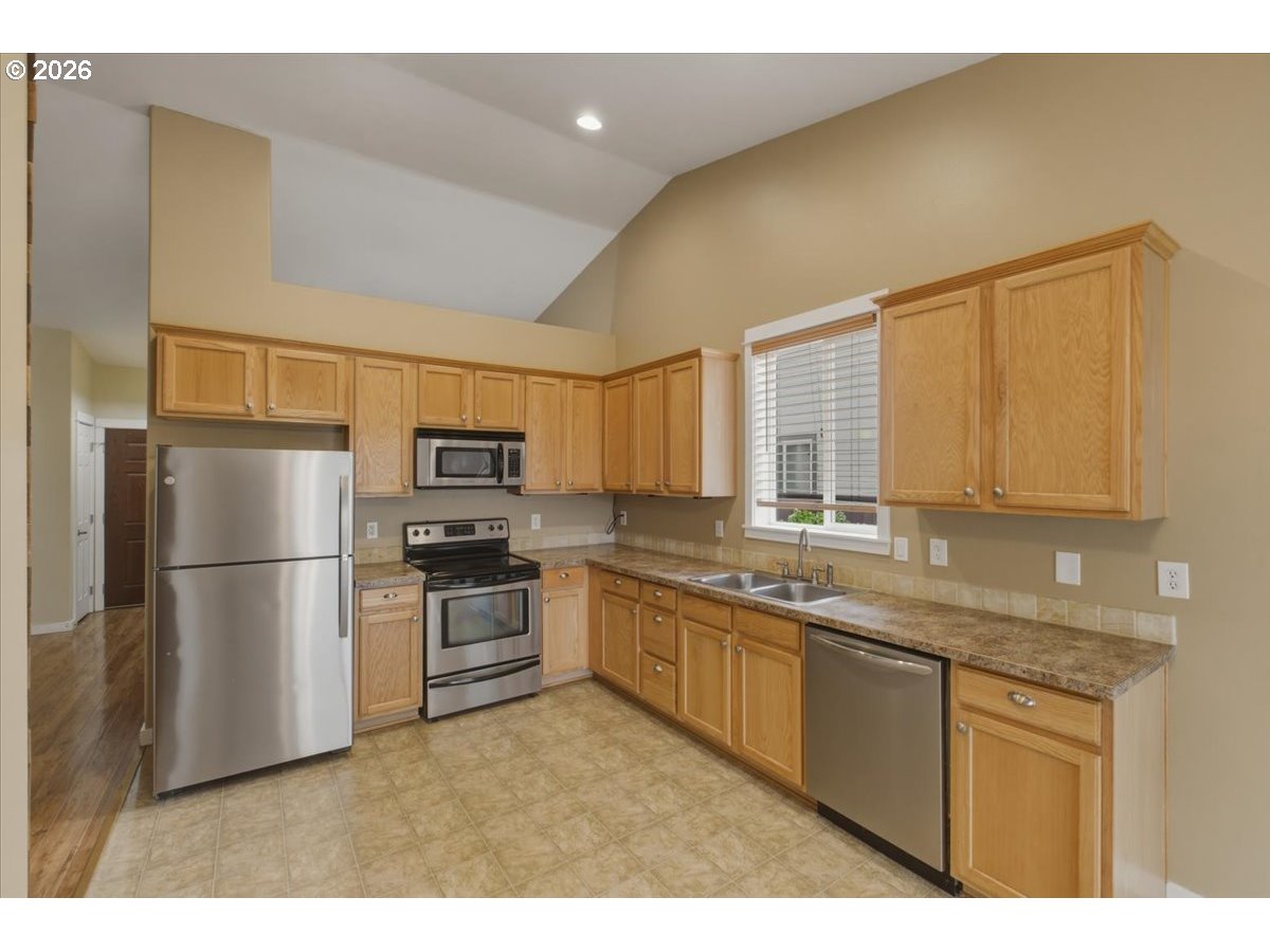 900 Northeast Trinity Street Albany, OR 97322 - Photo 10 of 25
