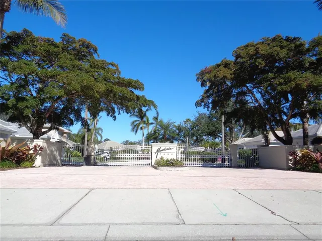 $810,000 | 1354 Tearose Place, Sarasota, FL 34239