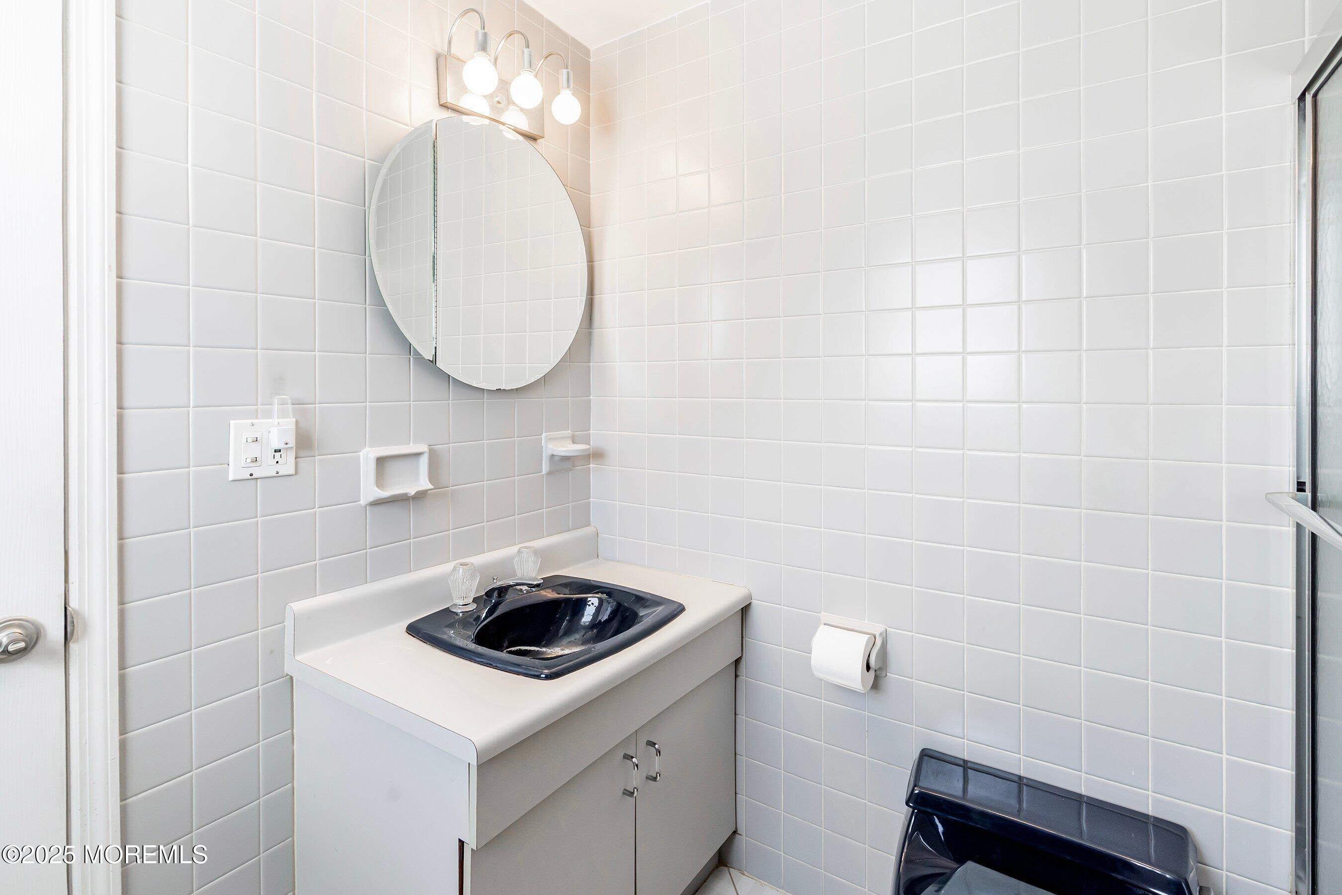 1204 Oakwood Road Belmar, NJ 07719 - Photo 15 of 37 Upstairs bath