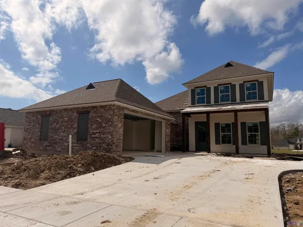 $427,030 | 21513 Blue Fin Drive, Springfield, LA 70462