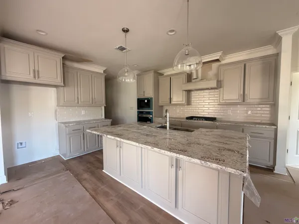 $427,030 | 21513 Blue Fin Drive, Springfield, LA 70462