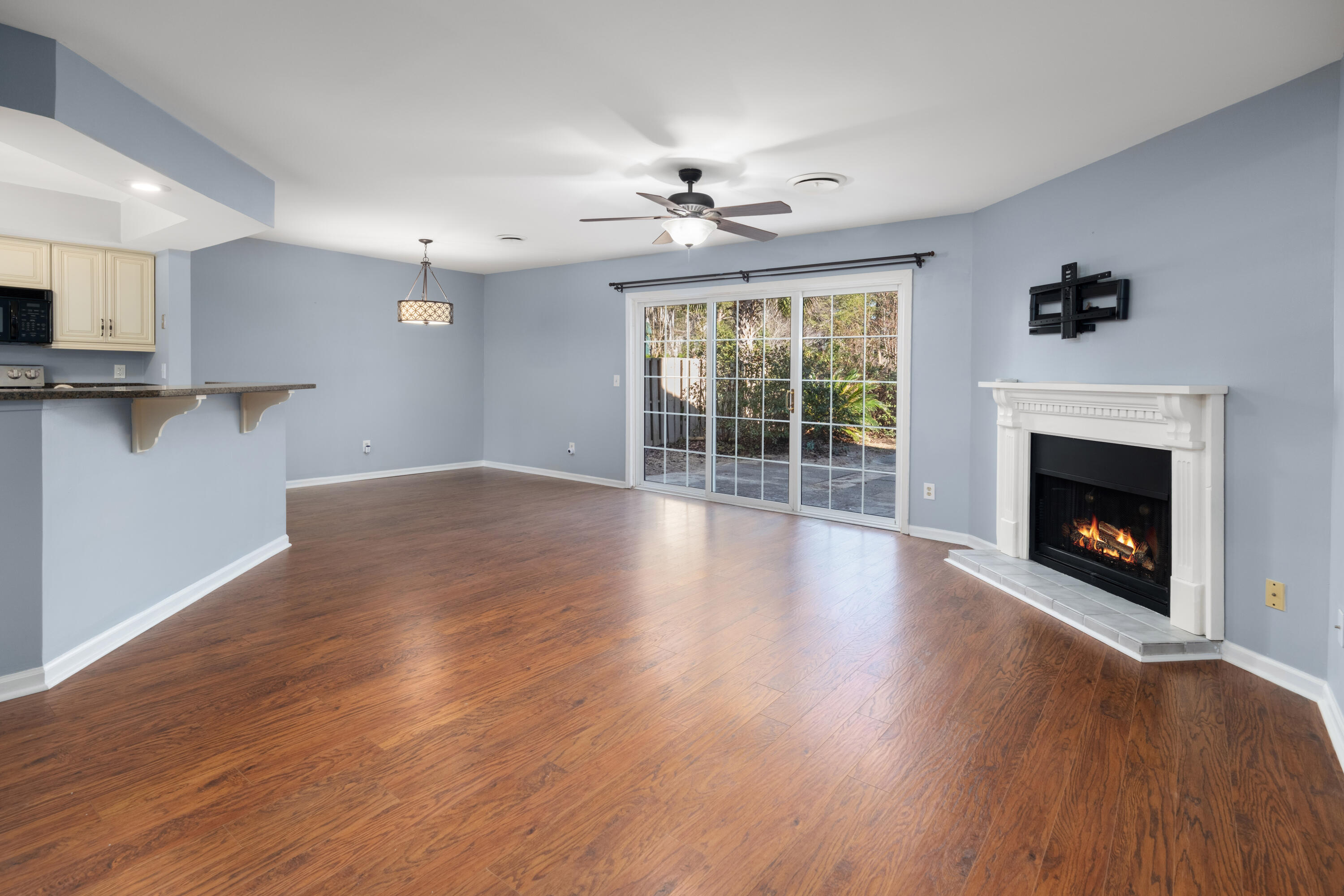 2079 Emerald Terrace Mount Pleasant, SC 29464 - Photo 3 of 40 2079 Emerald Terrace_Eterna_Media-5