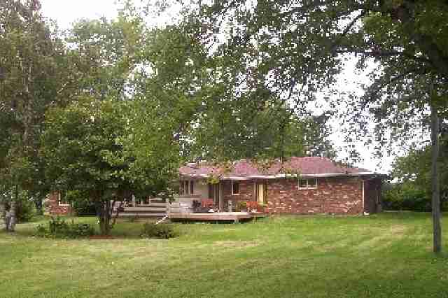 5720 North Hillcrest Road Freeport, IL 61032 - Photo 2 of 4 Gallery Image 2