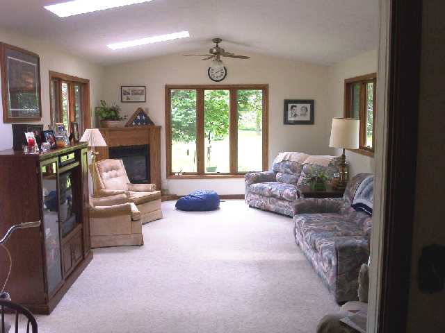 5720 North Hillcrest Road Freeport, IL 61032 - Photo 4 of 4 Gallery Image 4