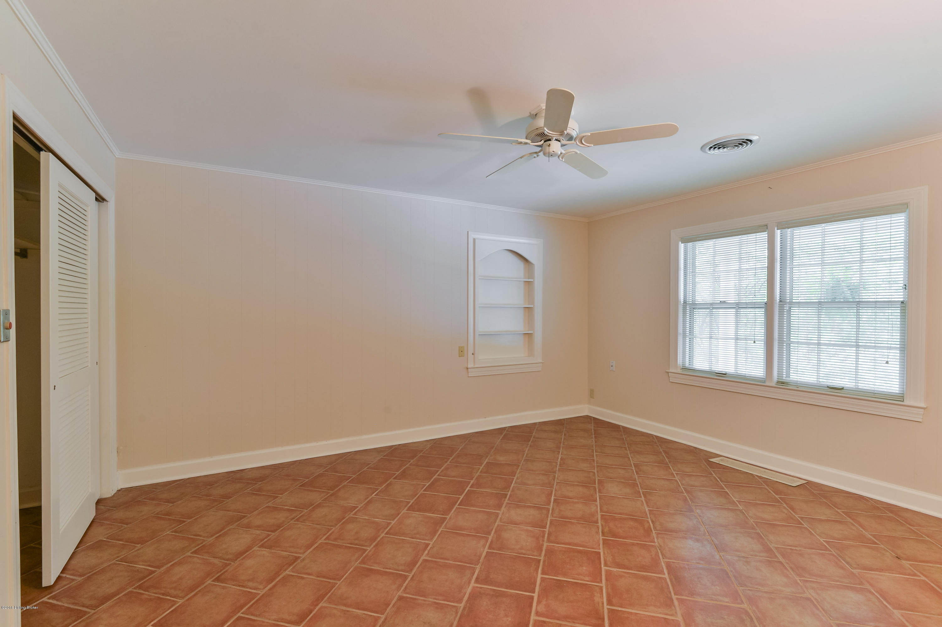 46 Calumet Road Louisville, KY 40207 - Photo 27 of 35 42 LSIR 20160502