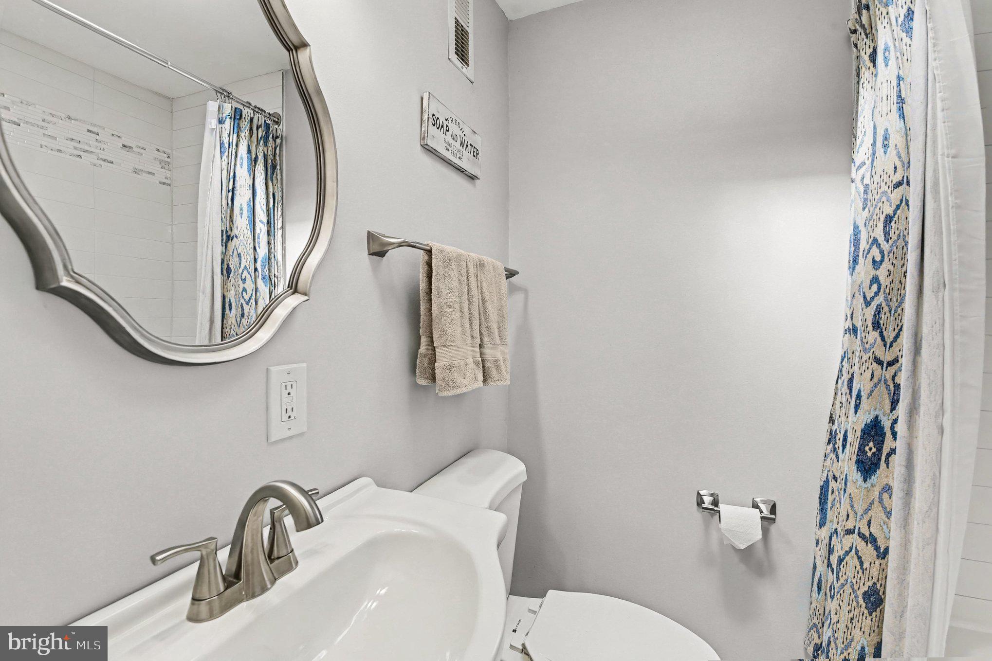 7564 Rabon Avenue Dundalk, MD 21222 - Photo 22 of 33 Bathroom