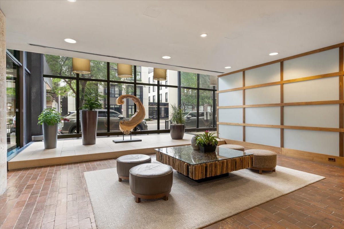 5445 North Sheridan Road, Unit 2608 Chicago, IL 60640 - Photo 3 of 16 Gallery Image 3