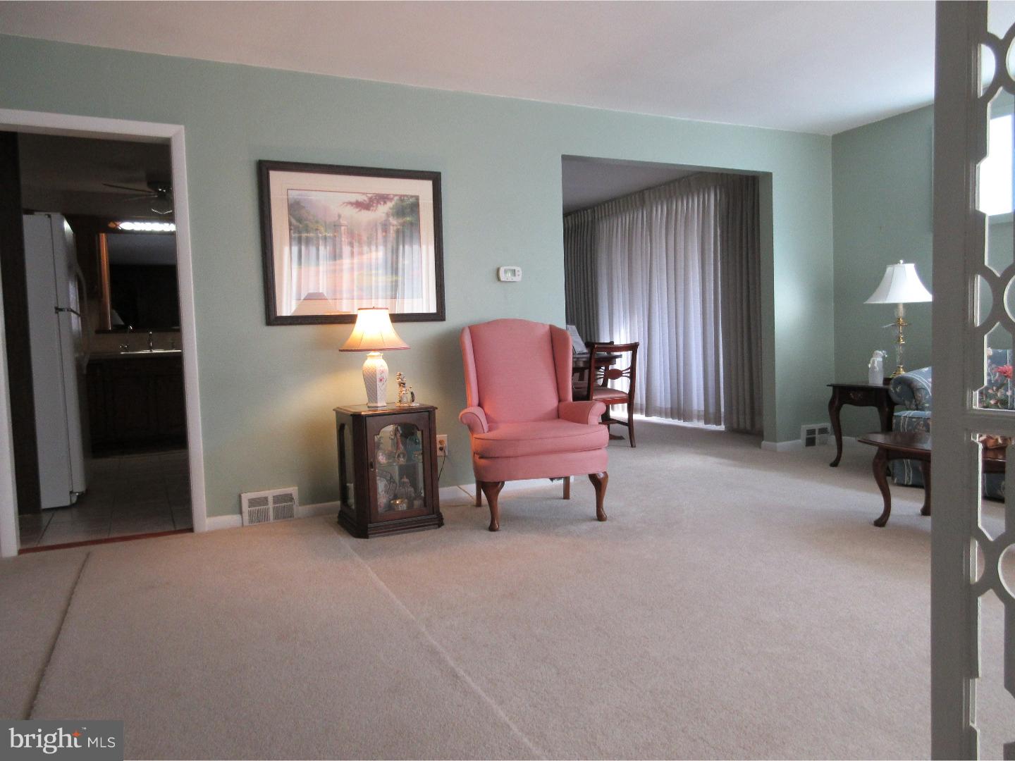 414 Candlewood Road Broomall, PA 19008 - Photo 4 of 25 Living Room