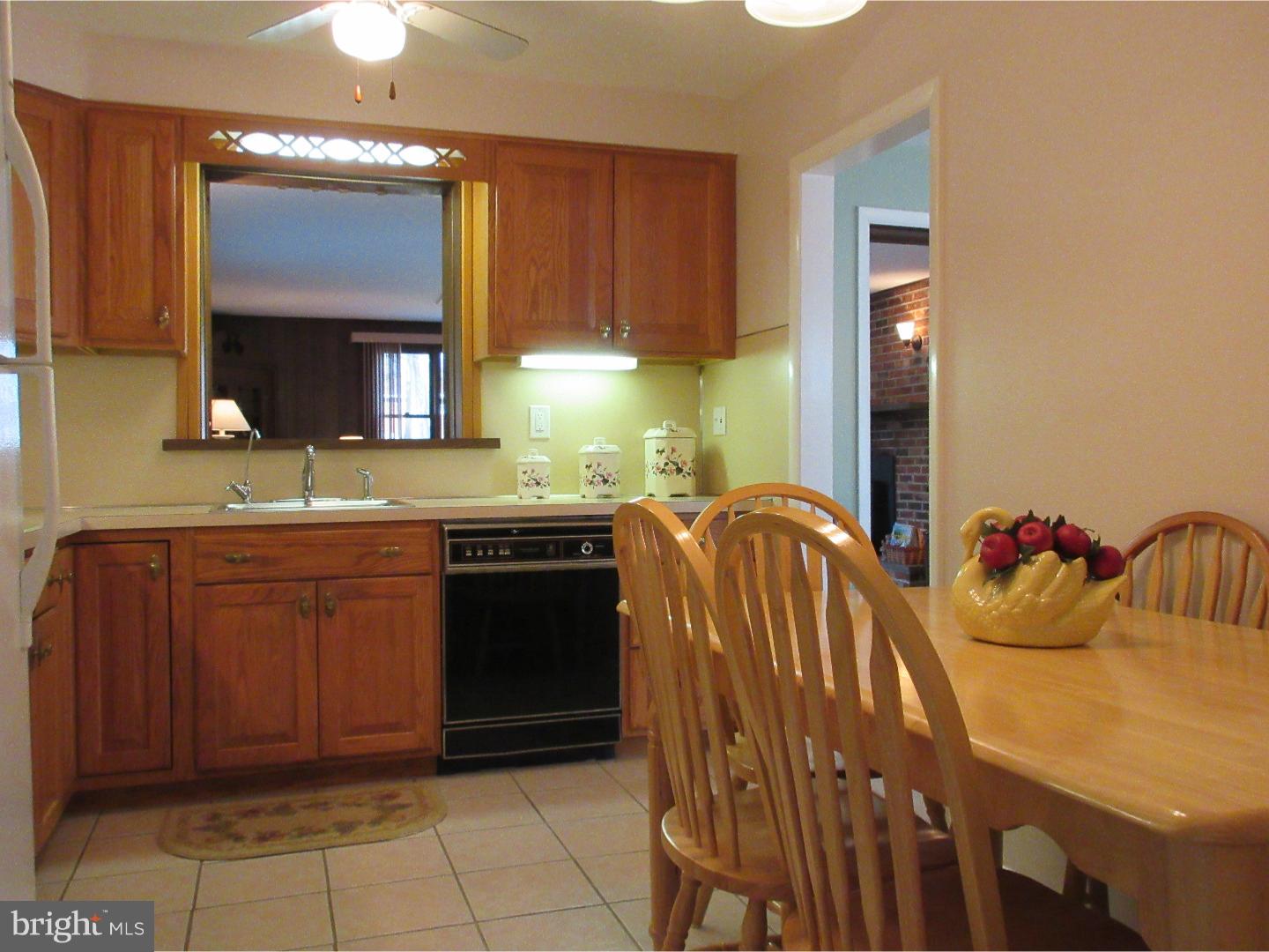 414 Candlewood Road Broomall, PA 19008 - Photo 7 of 25 Kitchen