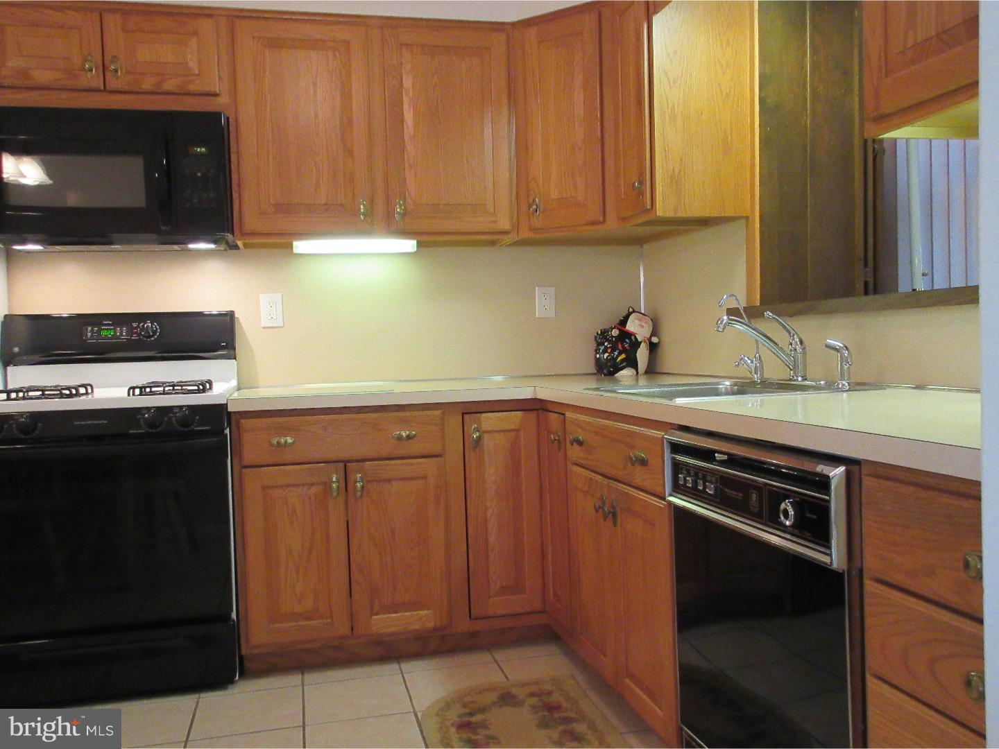 414 Candlewood Road Broomall, PA 19008 - Photo 8 of 25 Kitchen
