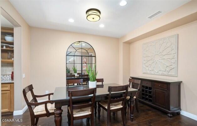 3085 Ziron Avenue Simi Valley, CA 93065 - Photo 6 of 17 dine