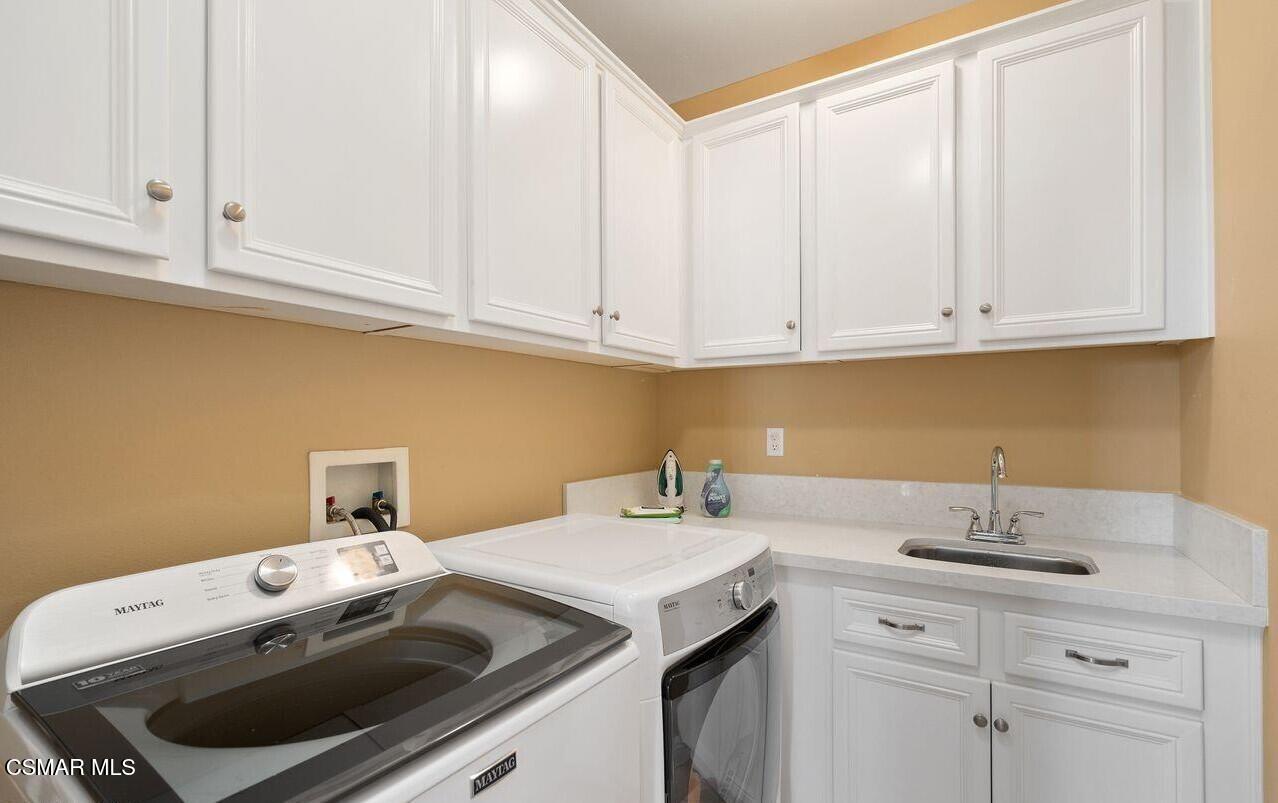 3085 Ziron Avenue Simi Valley, CA 93065 - Photo 9 of 17 laundry