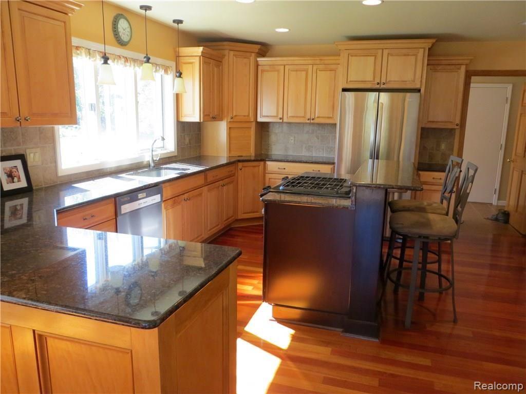 5290 Fenton Road Fenton, MI 48430 - Photo 12 of 44