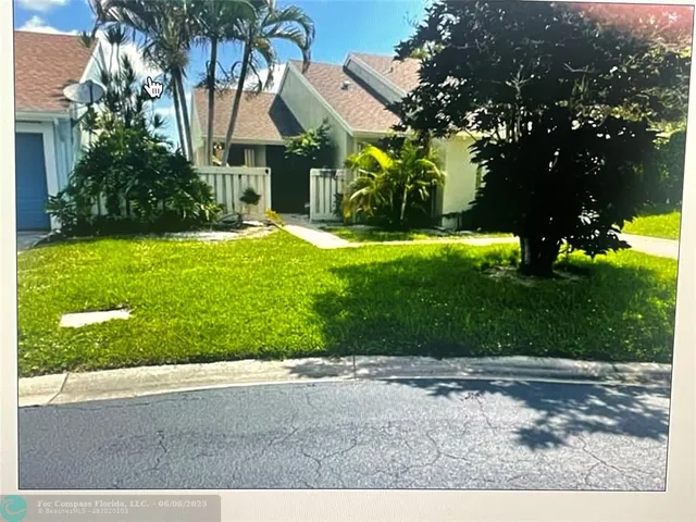 a view of a back yard of the house