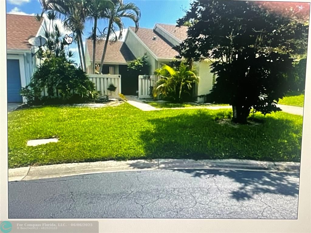 a view of a back yard of the house