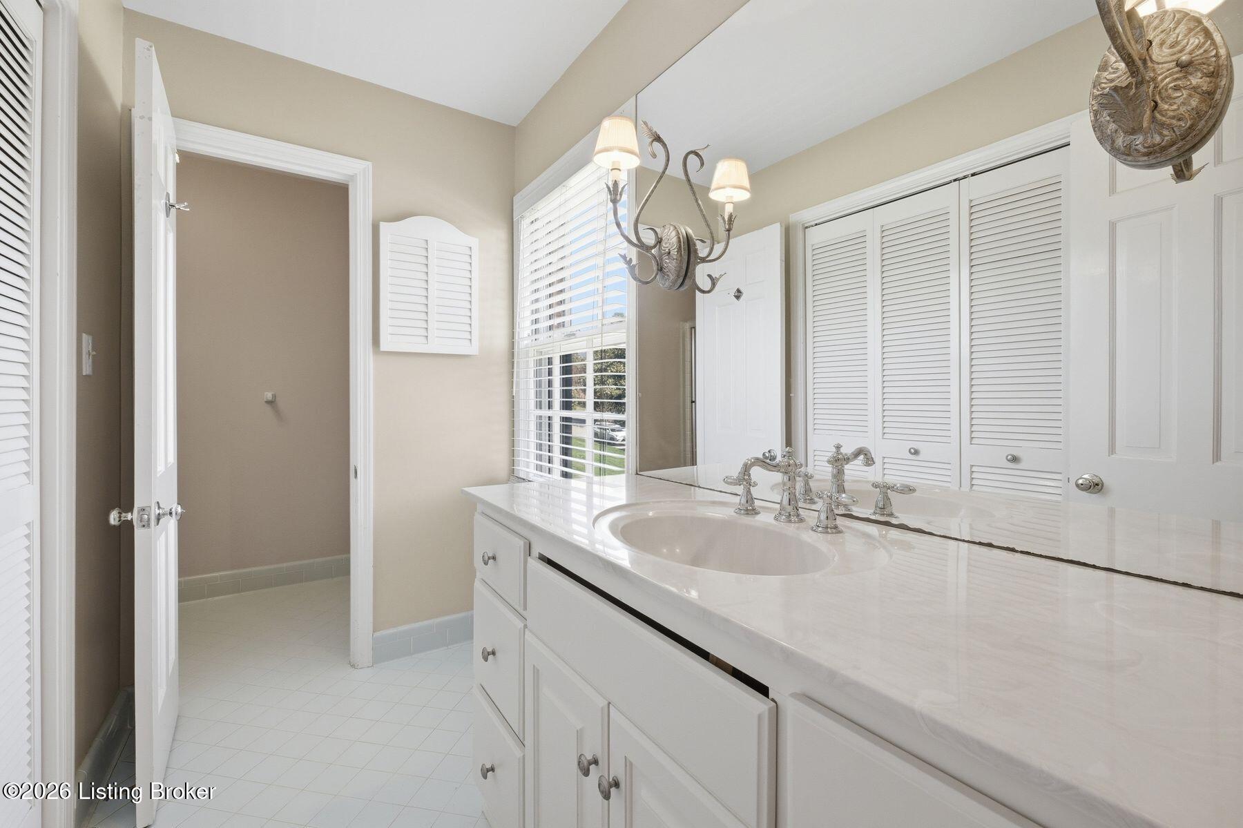 2006 Round Ridge Road Louisville, KY 40207 - Photo 21 of 42 photo_online_021