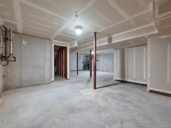 an empty room with closet and a ceiling fan