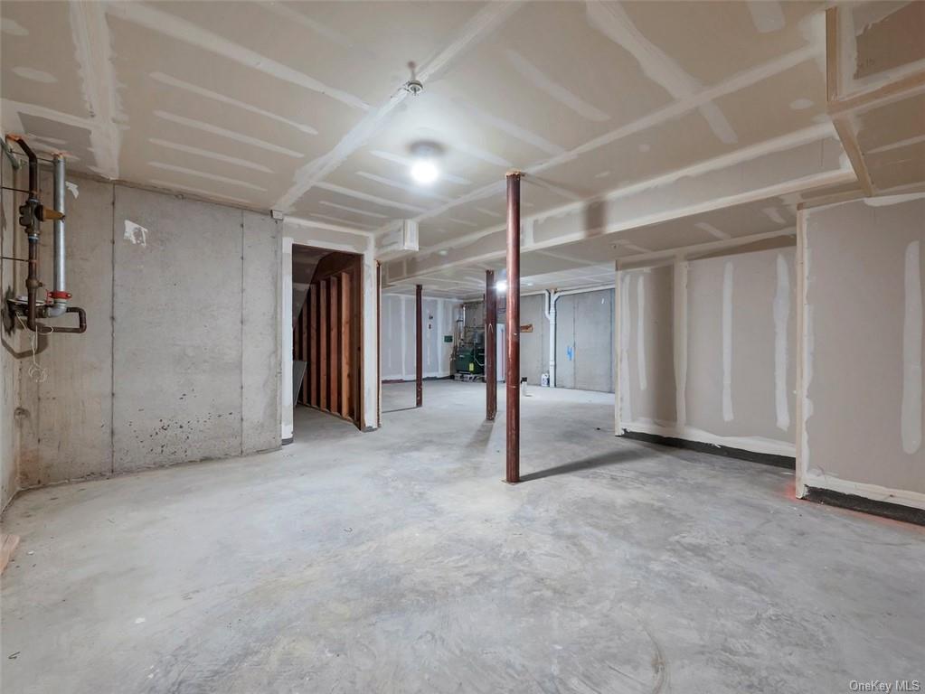 480 West Central Avenue Spring Valley, NY 10977 - Photo 31 of 35 an empty room with closet and a ceiling fan