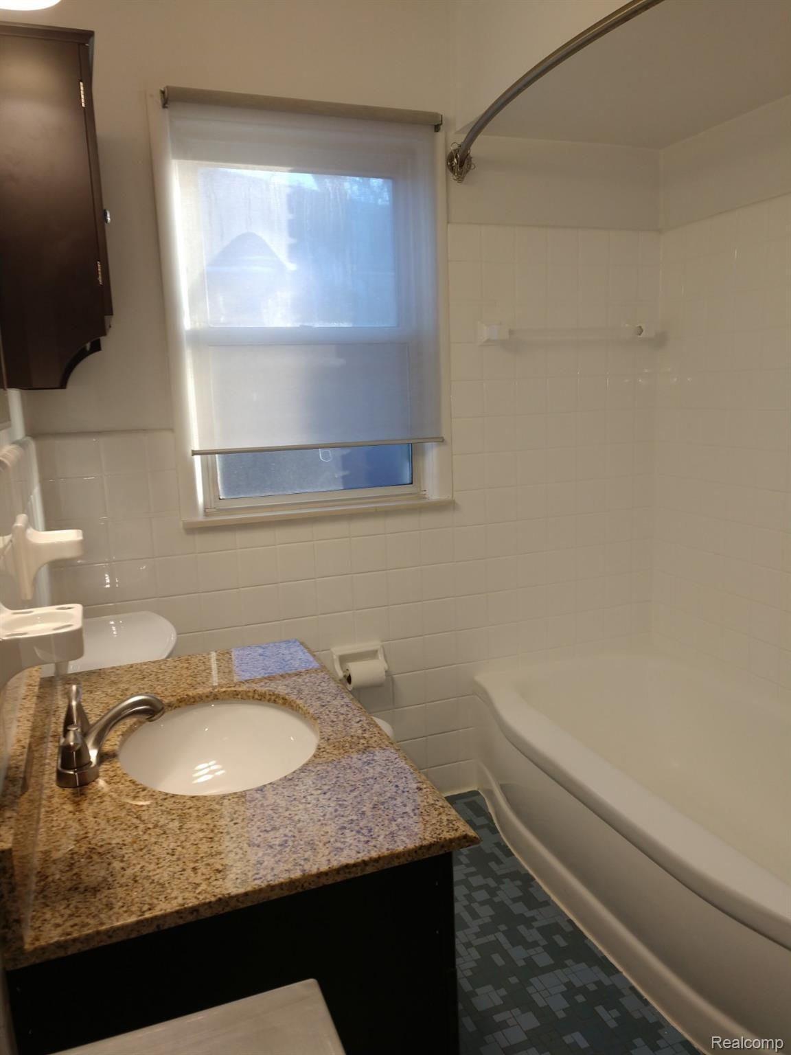 3032 Trafford Road Royal Oak, MI 48073 - Photo 16 of 22 Bathroom 4.jpg