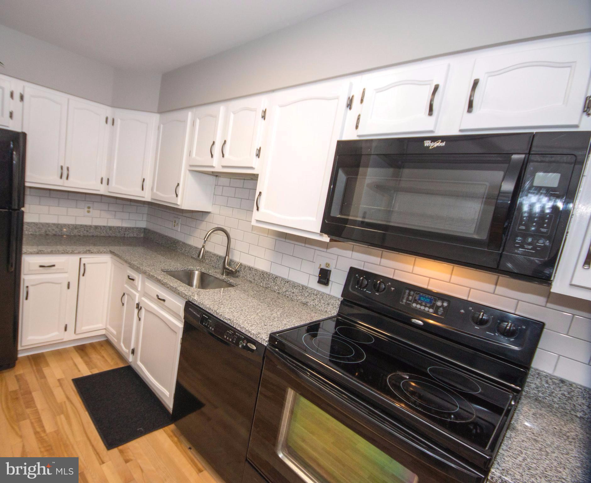 4929 7th Road South, Unit 4929 Arlington, VA 22204 - Photo 3 of 30 Kitchen