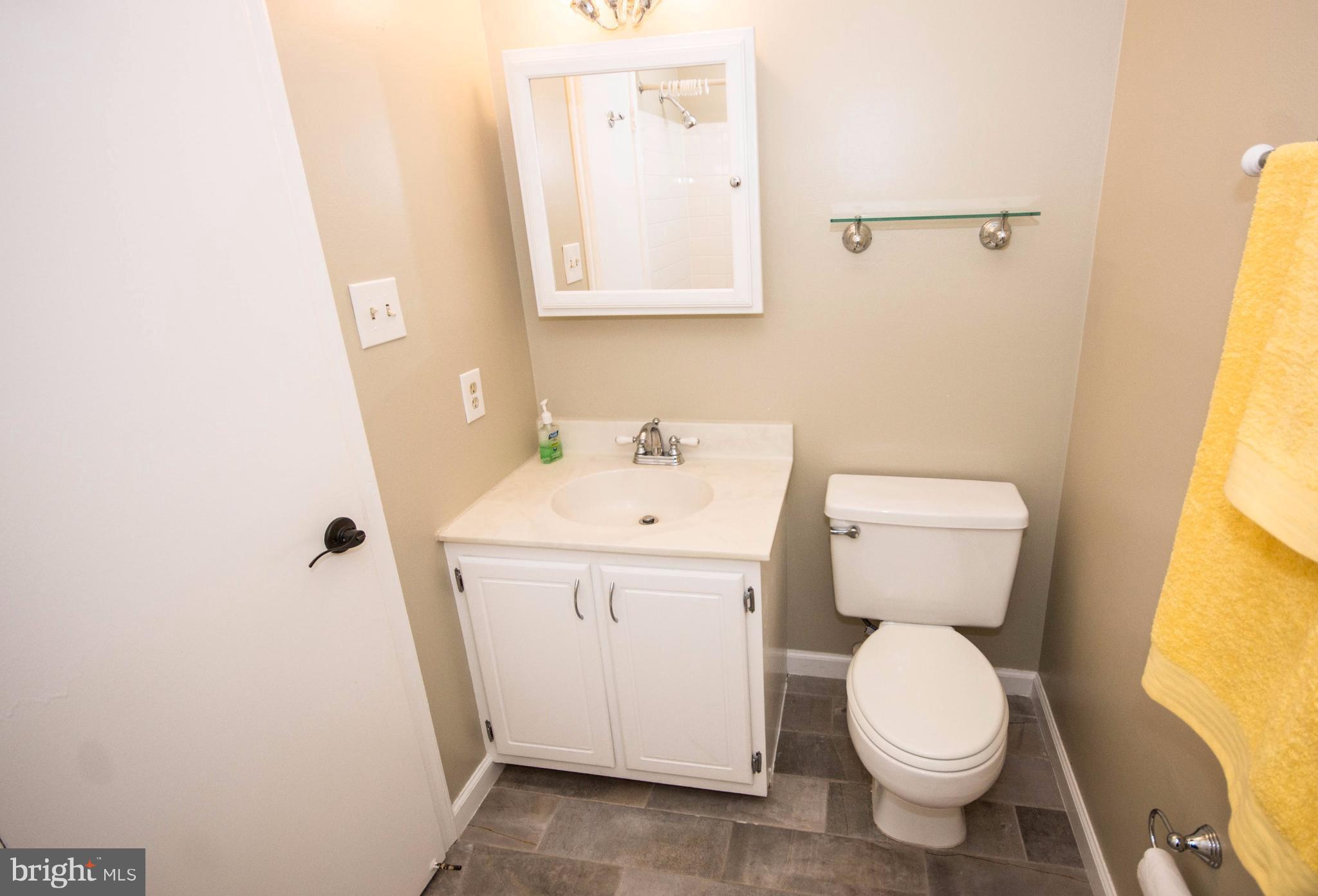 4929 7th Road South, Unit 4929 Arlington, VA 22204 - Photo 10 of 30 Bath