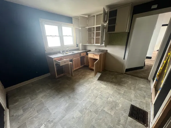 $64,900 | 429 East Locust Street, Kankakee, IL 60901