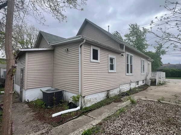 $64,900 | 429 East Locust Street, Kankakee, IL 60901