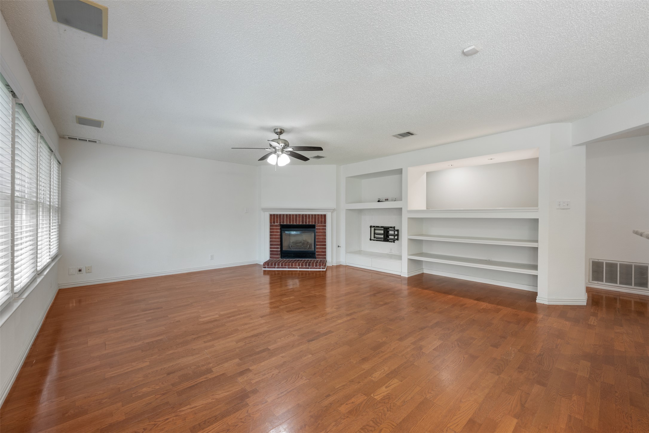 3635 Flora Vista Loop Round Rock, TX 78681 - Photo 12 of 40