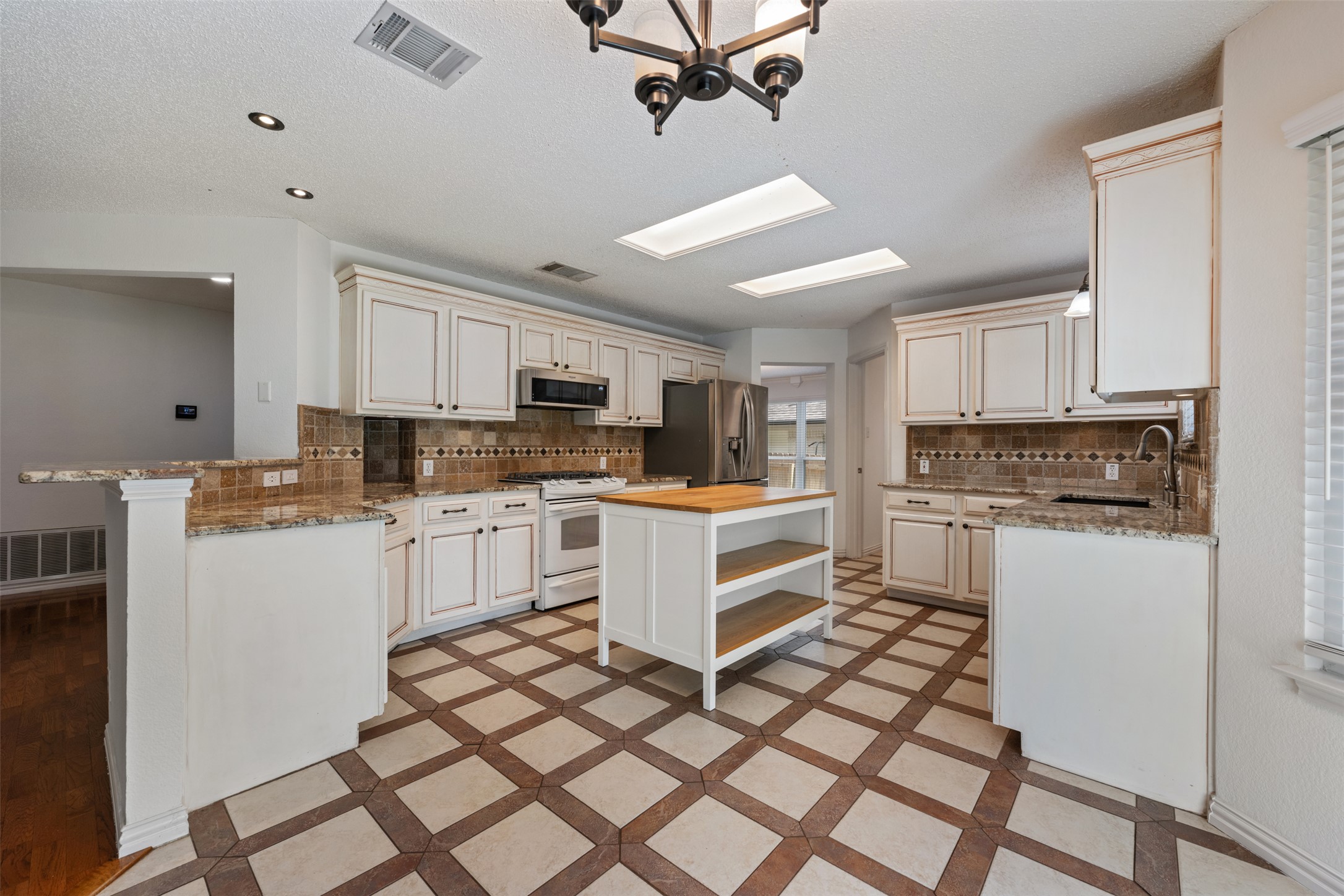 3635 Flora Vista Loop Round Rock, TX 78681 - Photo 15 of 40