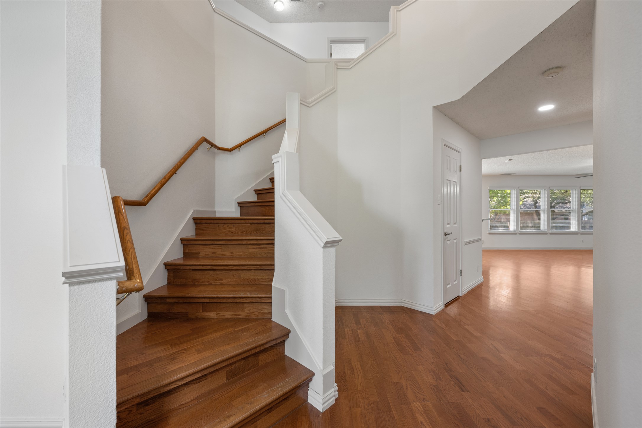 3635 Flora Vista Loop Round Rock, TX 78681 - Photo 9 of 40