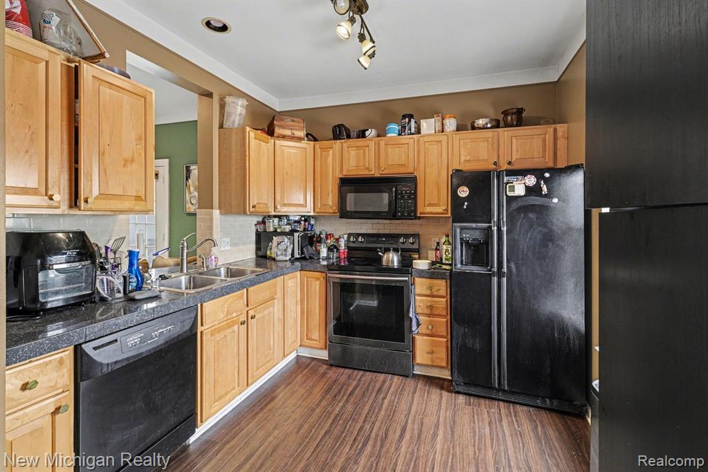 2666 Crooks Road Royal Oak, MI 48073 - Photo 6 of 26
