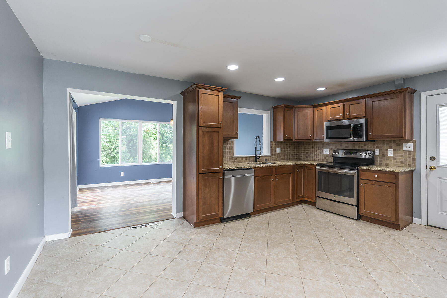 493 Hill N Dale Road Lexington, KY 40503 - Photo 8 of 35 493hillndale08 copy